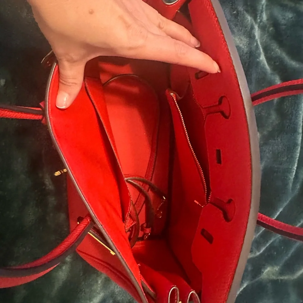 Elegant Red Leather Handbag - Picture 5 of 5